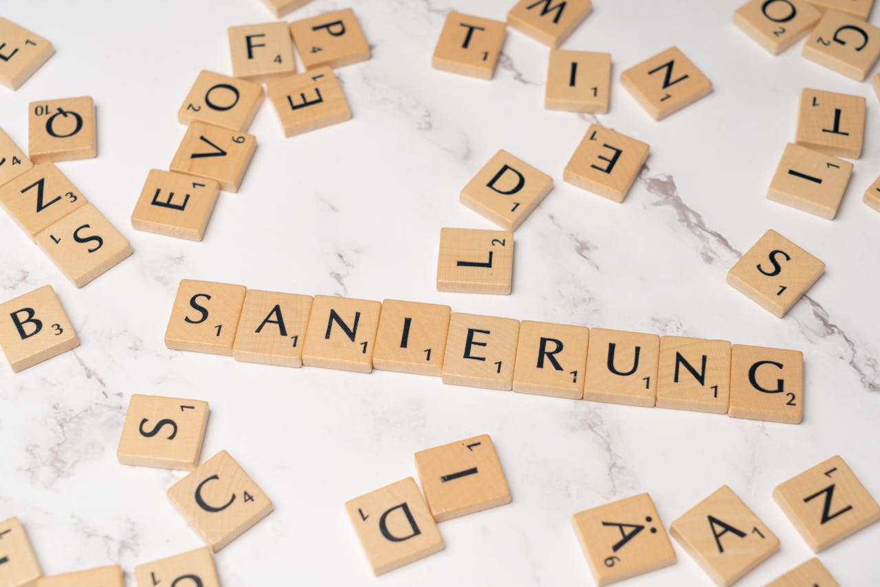 Scrabble tiles spelling sanerung